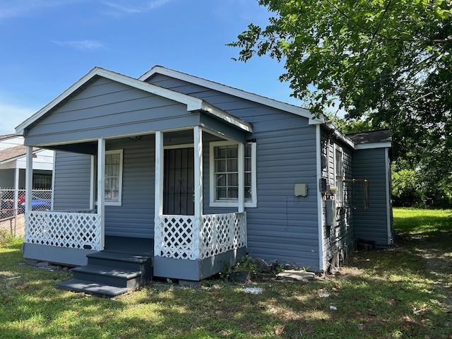 4412 Alvin St, Houston, TX 77051 - view of front facade featuring covered porch and a front lawn