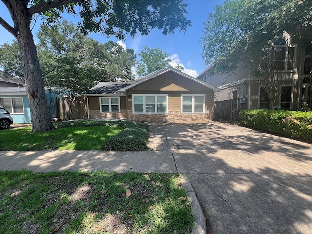 6212 Community Dr, West University Place, TX 77005