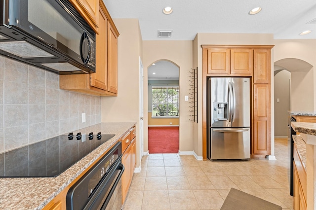 2411 Clippers Sq, Houston, TX 77058 - kitchen featuring black appliances, arched walkways, baseboards, decorative backsplash, and recessed lighting