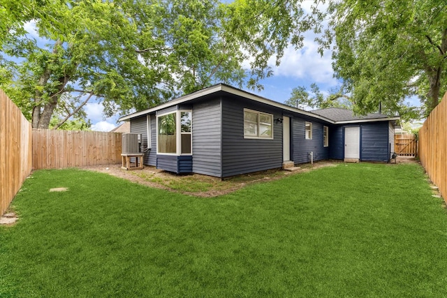 905 E 39th St, Houston, TX 77022 - rear view of property featuring central AC
