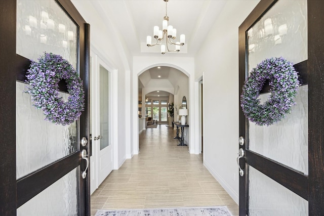 2314 Umber Oaks Ln, Brookshire, TX 77423 - foyer featuring arched walkways, a chandelier, and baseboards