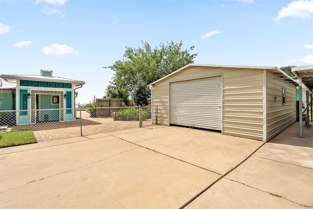 815 5th St, San Leon, TX 77539 - detached garage featuring driveway