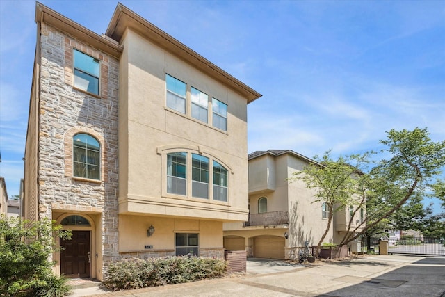 574 Bomar St, Houston, TX 77006 - view of property