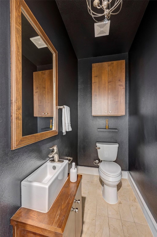 5317 Lillian St, Houston, TX 77007 - bathroom with toilet, vanity, baseboards, and a textured wall