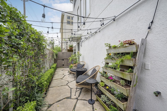 5317 Lillian St, Houston, TX 77007 - view of patio / terrace