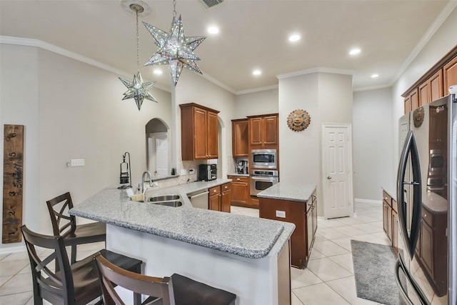 12202 Salt River Valley Ln, Humble, TX 77346 - kitchen featuring stainless steel appliances, a sink, a kitchen island, a peninsula, and arched walkways