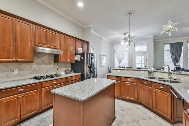 12202 Salt River Valley Ln, Humble, TX 77346 - kitchen with stainless steel appliances, a sink, under cabinet range hood, crown molding, and decorative backsplash