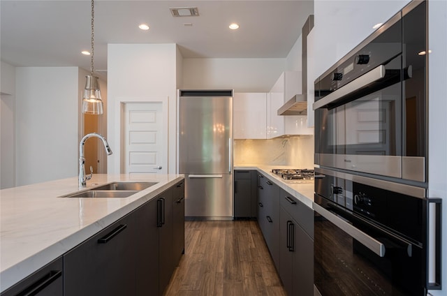 11502 Royal Tower Pl, Houston, TX 77082 - kitchen featuring stainless steel appliances, a sink, dark wood finished floors, tasteful backsplash, and recessed lighting