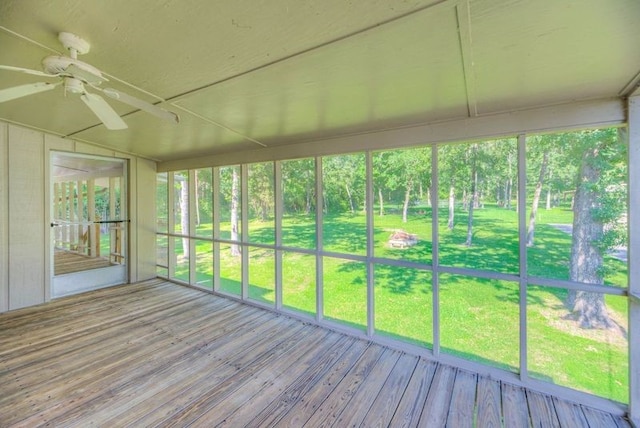 517 Lakeview Hbr, Onalaska, TX 77360 - unfurnished sunroom featuring a ceiling fan