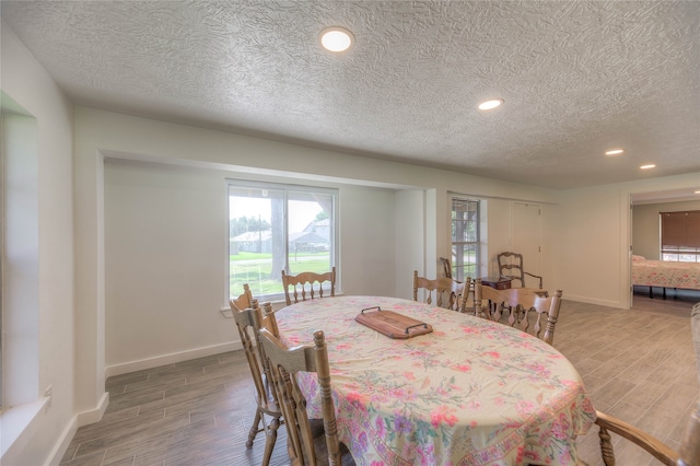517 Lakeview Hbr, Onalaska, TX 77360 - dining area with wood finished floors, a textured ceiling, baseboards, and recessed lighting