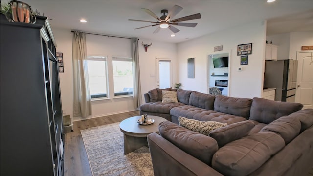 21386 Owl Rd, New Caney, TX 77357 - living area featuring a ceiling fan, wood finished floors, and recessed lighting