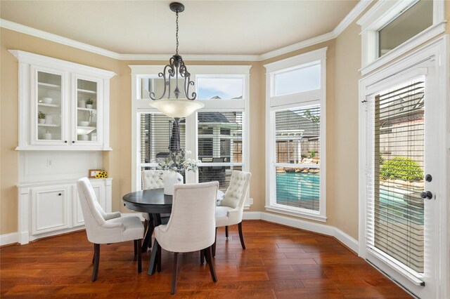 5811 Cimmaron Creek Ct, Spring, TX 77379 - dining space with ornamental molding, dark wood-style floors, baseboards, and a chandelier