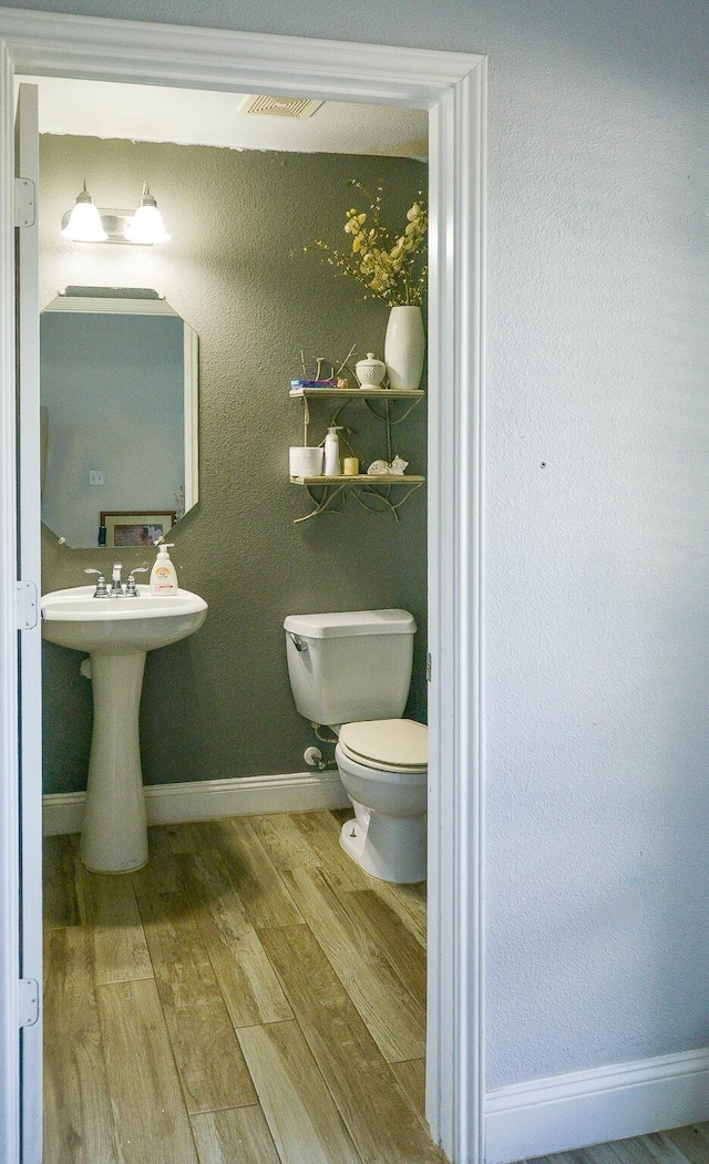 8000 Tee Dr, Austin, TX 78747 - bathroom with toilet, wood finished floors, and baseboards