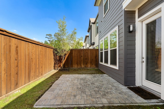 962 Ford Pines Ln, Houston, TX 77091 - fenced backyard with a patio