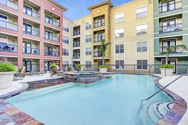 1711 Old Spanish Trl Unit 438, Houston, TX 77054 - view of pool with a pool with connected hot tub