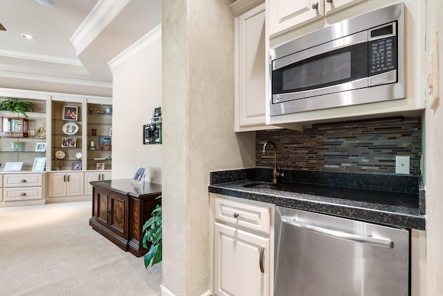 10 Maroon Creek Ct, Spring, TX 77389 - kitchen featuring appliances with stainless steel finishes, ornamental molding, a sink, tasteful backsplash, and light carpet