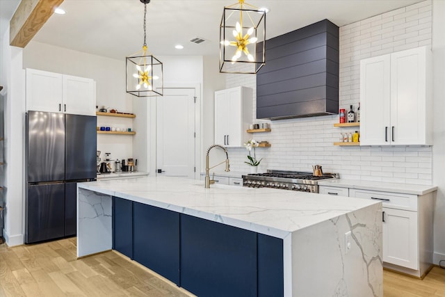 507 Leverkuhn St, Houston, TX 77007 - kitchen with open shelves, freestanding refrigerator, custom range hood, a chandelier, and recessed lighting