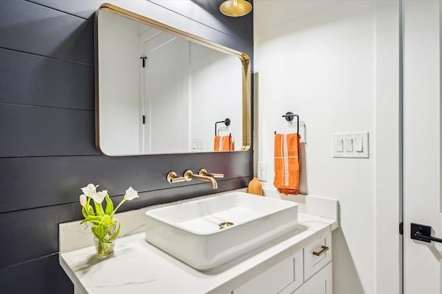 507 Leverkuhn St, Houston, TX 77007 - bathroom featuring vanity
