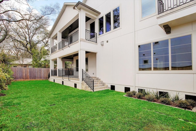 8304 Maple Ct, Bellaire, TX 77401 - view of side of property featuring a balcony and stucco siding