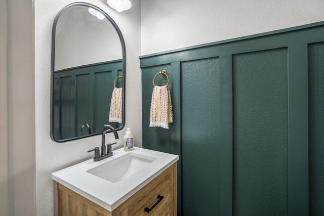 1441 W 25th St Unit D, Houston, TX 77008 - bathroom featuring vanity