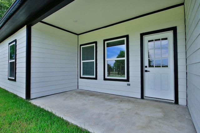 624 Pinewood Dr, Conroe, TX 77385 - entrance to property with a patio area