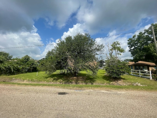 7006 Stewart Rd, Hitchcock, TX 77563
