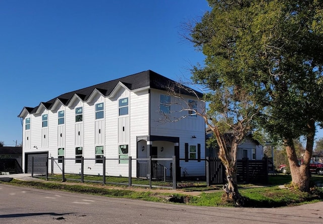 2615 Campbell St, Houston, TX 77026 - view of building exterior featuring a fenced front yard and a garage