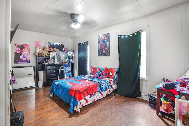 3603 Providence St, Houston, TX 77020 - bedroom featuring wood finished floors, a ceiling fan, and a decorative wall