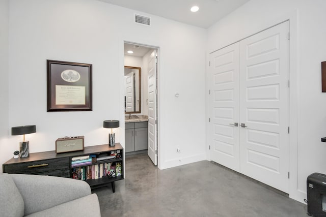 2917 Dallas St, Houston, TX 77003 - home office with concrete flooring, recessed lighting, a sink, and baseboards