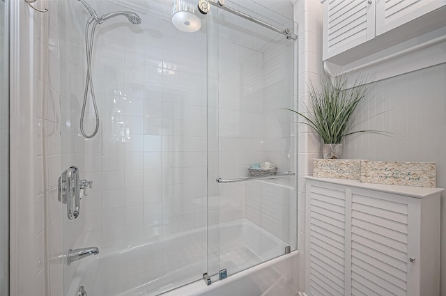 206 S Idaho St, La Porte, TX 77571 - full bath featuring bath / shower combo with glass door