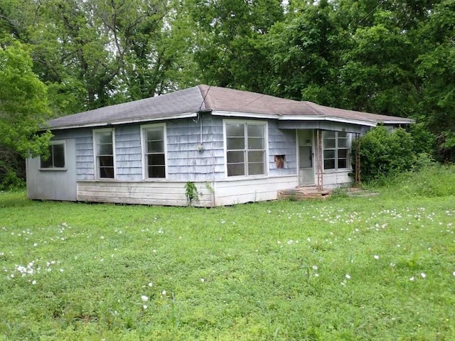 9706 Fm-102, Wharton, TX 77488 - view of front of house featuring a front yard