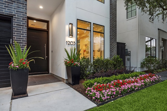 1203 Bomar St, Houston, TX 77006 - doorway to property with stucco siding
