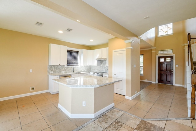 2123 Witham Park Ln, Fresno, TX 77545 - kitchen featuring a sink, stainless steel range oven, healthy amount of natural light, decorative backsplash, and recessed lighting