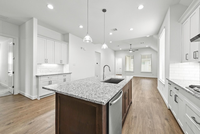 836 Laguna Green Ln, Katy, TX 77493 - kitchen featuring stainless steel appliances, light wood-style floors, backsplash, recessed lighting, and ceiling fan