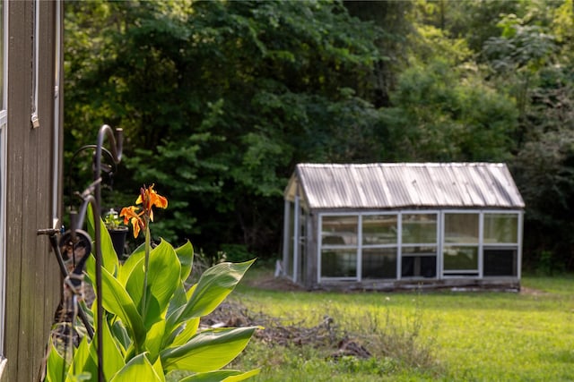 570 Fm 232, Crockett, TX 75835 - view of green lawn featuring an outdoor structure and a greenhouse