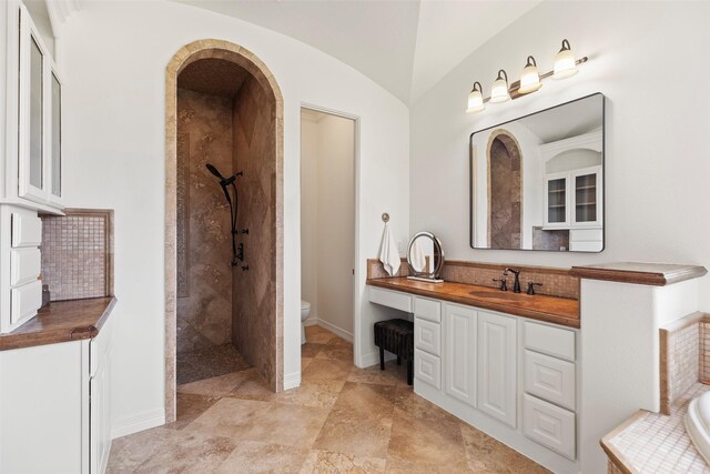 8410 Den Oak Dr, Richmond, TX 77406 - full bath with vanity, a tile shower, and lofted ceiling