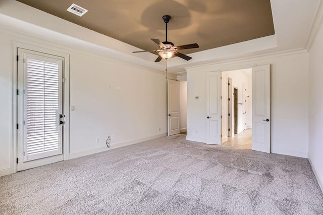 6 Freestone Stream Pl, Spring, TX 77389 - unfurnished bedroom featuring carpet flooring, a tray ceiling, baseboards, and a ceiling fan
