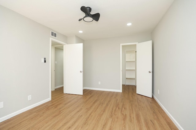 10601 S Dr Unit 73, Houston, TX 77099 - unfurnished bedroom featuring light wood-style floors, a spacious closet, baseboards, recessed lighting, and a closet