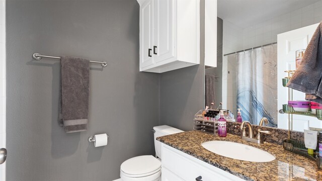 18725 Egret Oaks Ln, Webster, TX 77058 - bathroom with vanity, toilet, and a shower with curtain