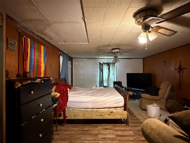 1509 Harry St, Victoria, TX 77901 - bedroom featuring light wood finished floors and ceiling fan
