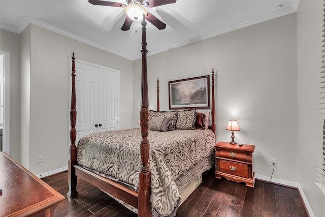 5306 Lockwood Bend Ln, Sugar Land, TX 77479 - bedroom featuring baseboards, hardwood / wood-style floors, a closet, and crown molding