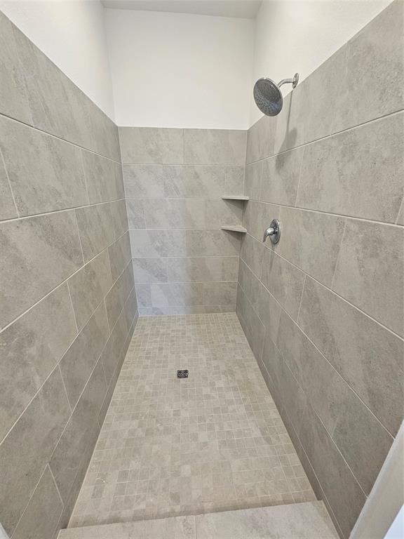 413 Robin St, Angleton, TX 77515 - full bath featuring tiled shower