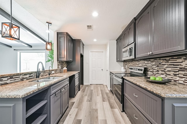 6315 Amie Ln Unit Cr879, Pearland, TX 77584 - kitchen with appliances with stainless steel finishes, a sink, backsplash, light wood-type flooring, and light stone counters
