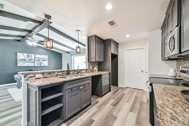 6315 Amie Ln Unit Cr879, Pearland, TX 77584 - kitchen with appliances with stainless steel finishes, a sink, backsplash, light wood-style floors, and light stone countertops