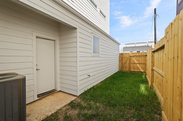 2905 Nagle St, Houston, TX 77004 - view of yard featuring central air condition unit