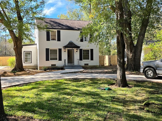 301 Harold St, Crockett, TX 75835 - colonial home with driveway