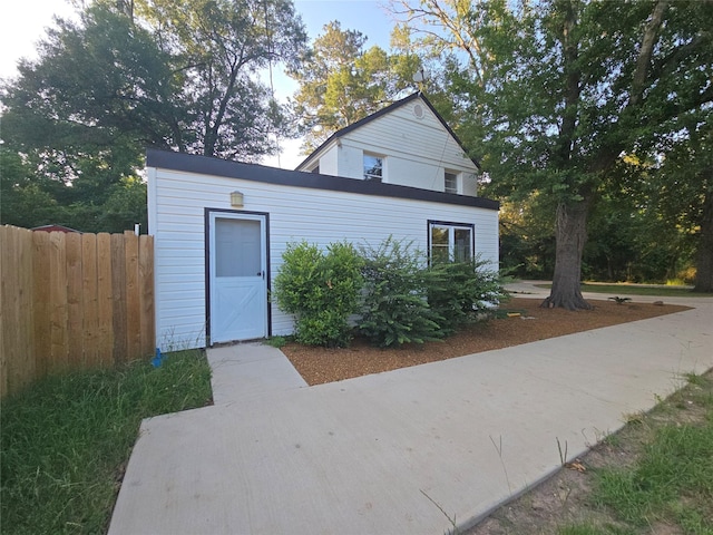 301 Harold St, Crockett, TX 75835 - view of home's exterior