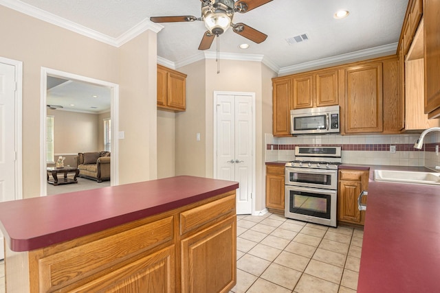 15242 Shapiro Springs Ln, Houston, TX 77095 - kitchen with appliances with stainless steel finishes, a sink, ceiling fan, decorative backsplash, and crown molding