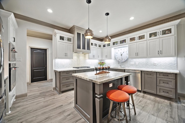 7 Woodstone St, Houston, TX 77024 - kitchen featuring stainless steel appliances, a sink, a center island, backsplash, and recessed lighting