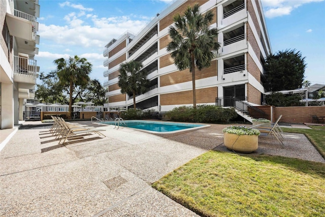 3600 Montrose Blvd Unit 906, Houston, TX 77006 - community pool featuring a patio area
